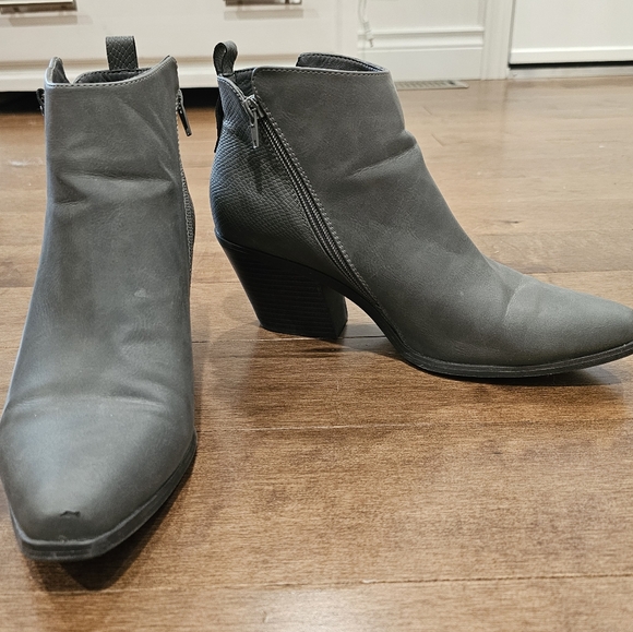 Gray ankle boots 2.5" heel zipper size 10 western style - Picture 2 of 9
